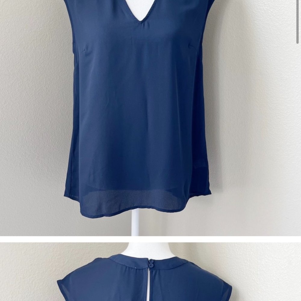 DR2 Blue Keyhole Shell with Pleated Back - Picture 4 of 10